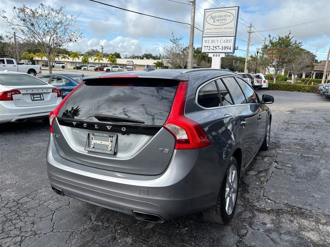 Used 2017 Volvo V60 T5 Premier w/ Convenience Package image 6