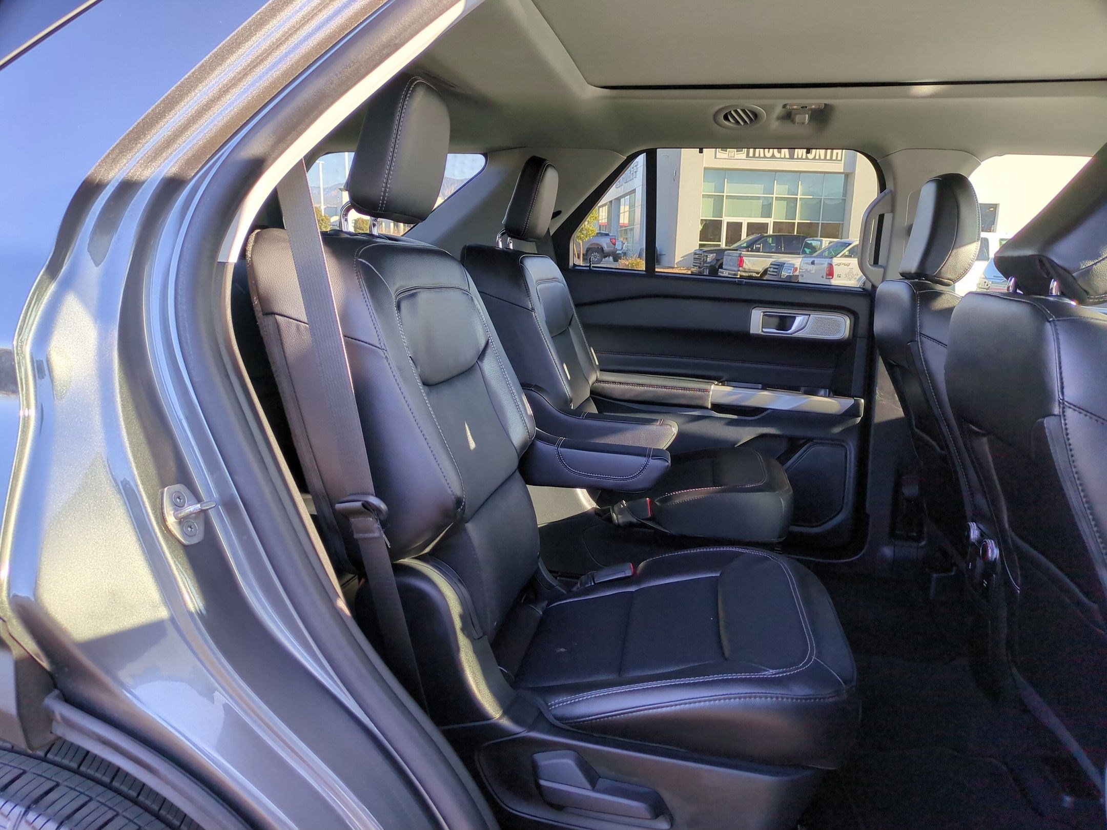 Used 2023 Ford Explorer Limited w/ Limited Technology Package image 31