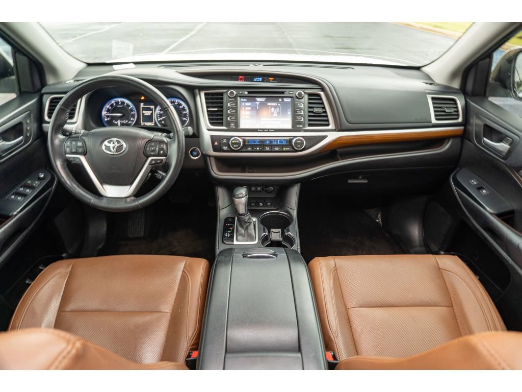 Used 2017 Toyota Highlander Limited Platinum AWD/4WD image 20