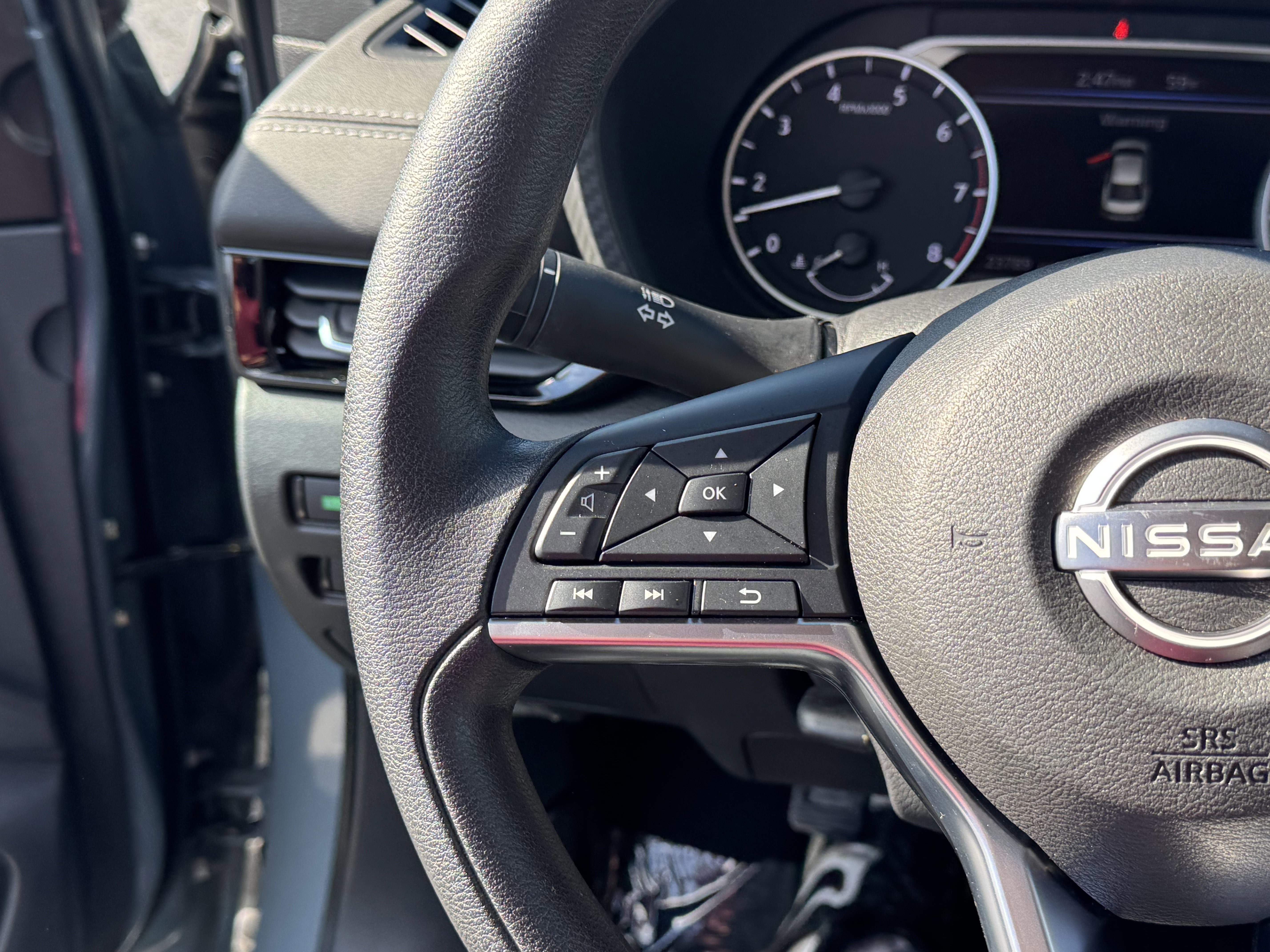 Used 2025 Nissan Sentra SV image 19