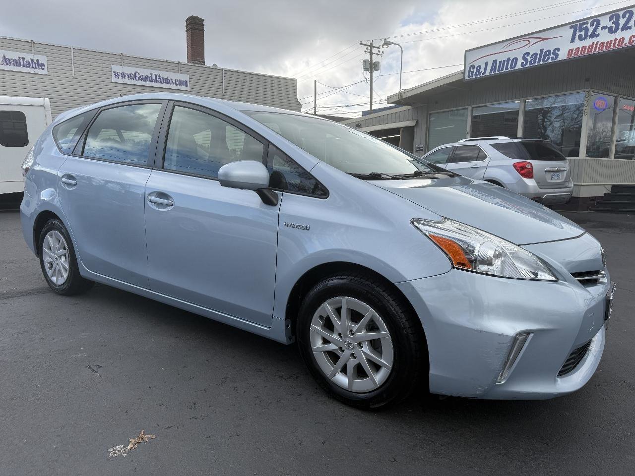 Used 2014 Toyota Prius V Two image 6
