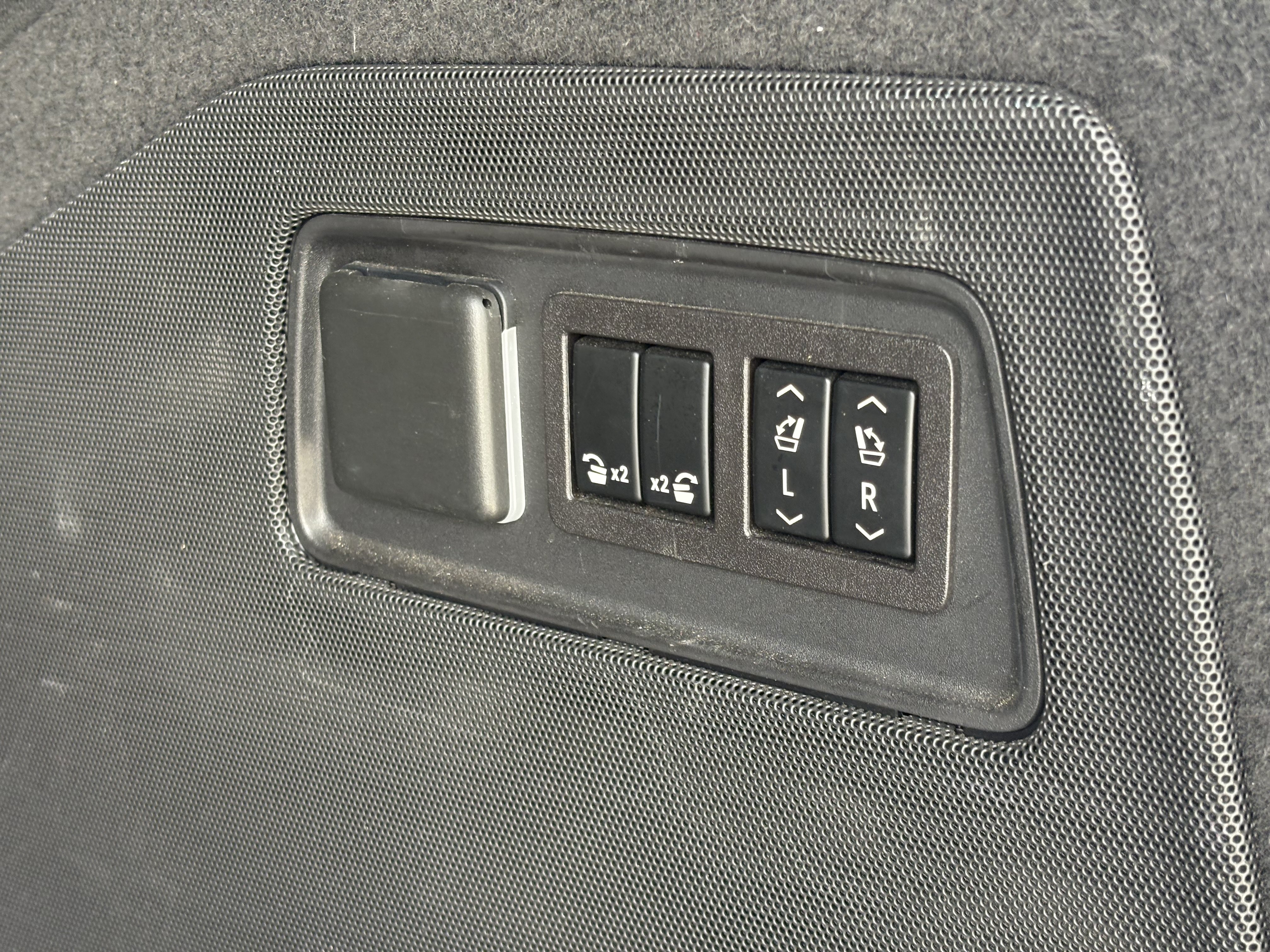 Used 2023 Cadillac Escalade Sport AWD/4WD image 10