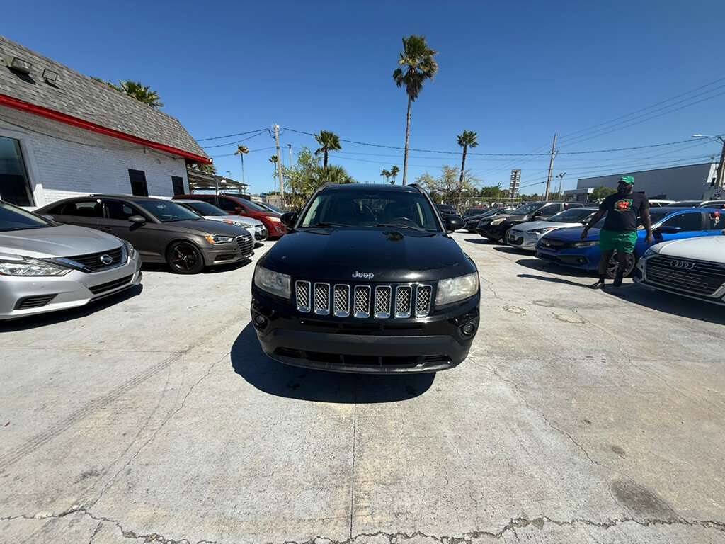 Used 2014 Jeep Compass Latitude image 1