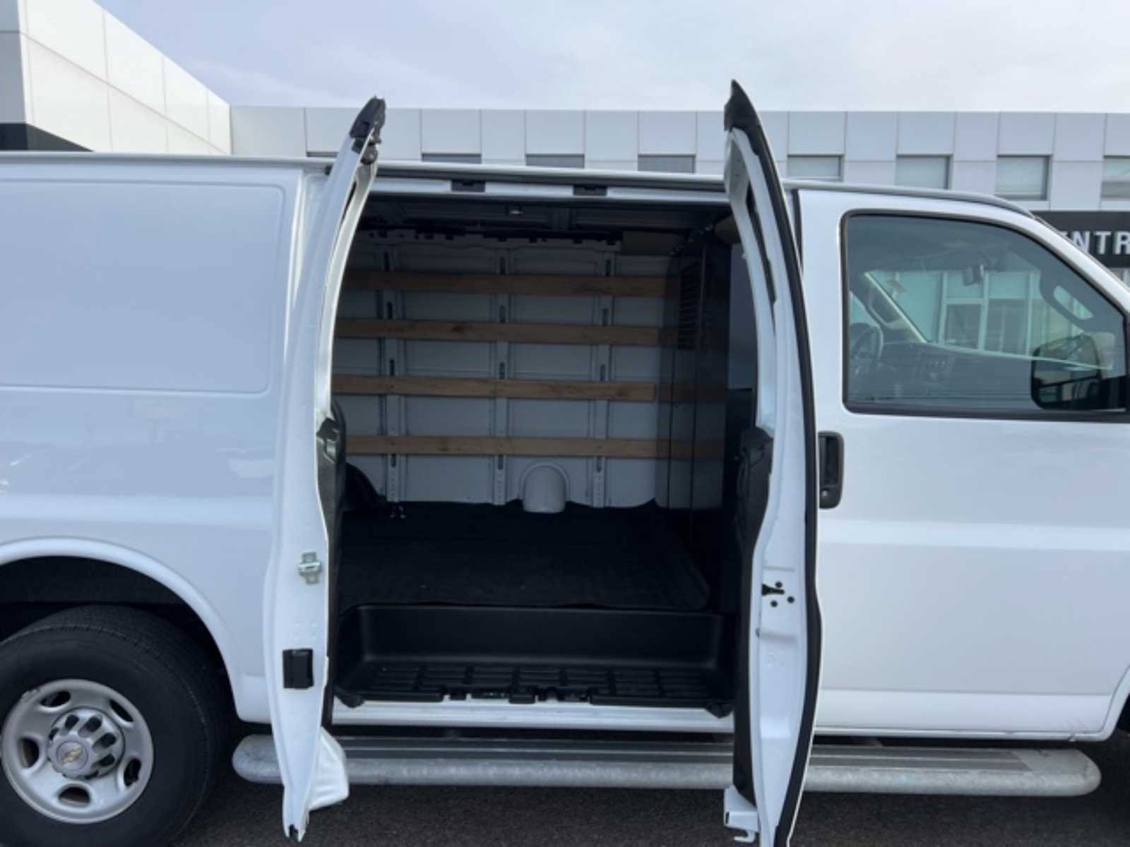 Used 2021 Chevrolet Express 2500 w/ Driver Convenience Package RWD image 11