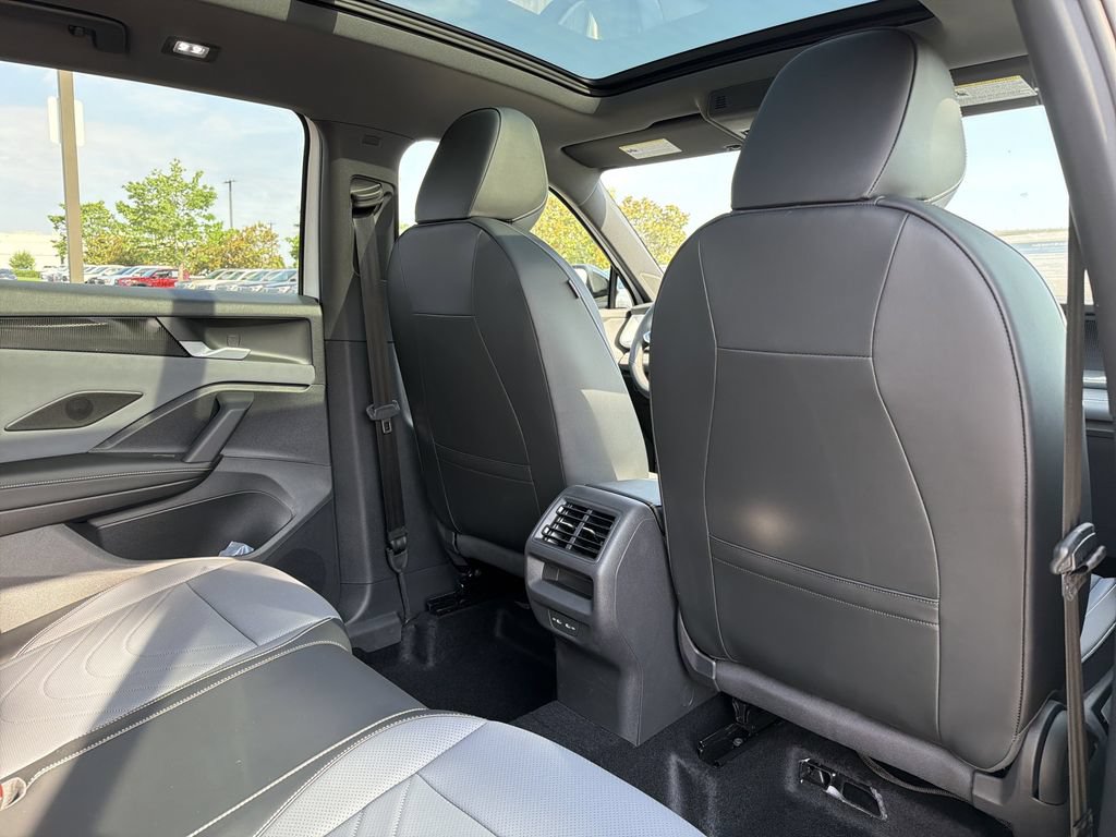 New 2026 Volkswagen Tiguan SE R-Line FWD image 17