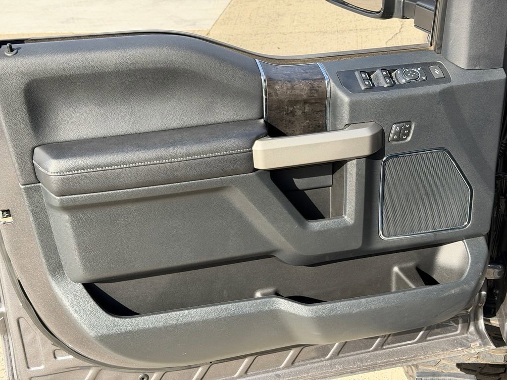 Used 2022 Ford F250 Lariat w/ Black Appearance Package image 14