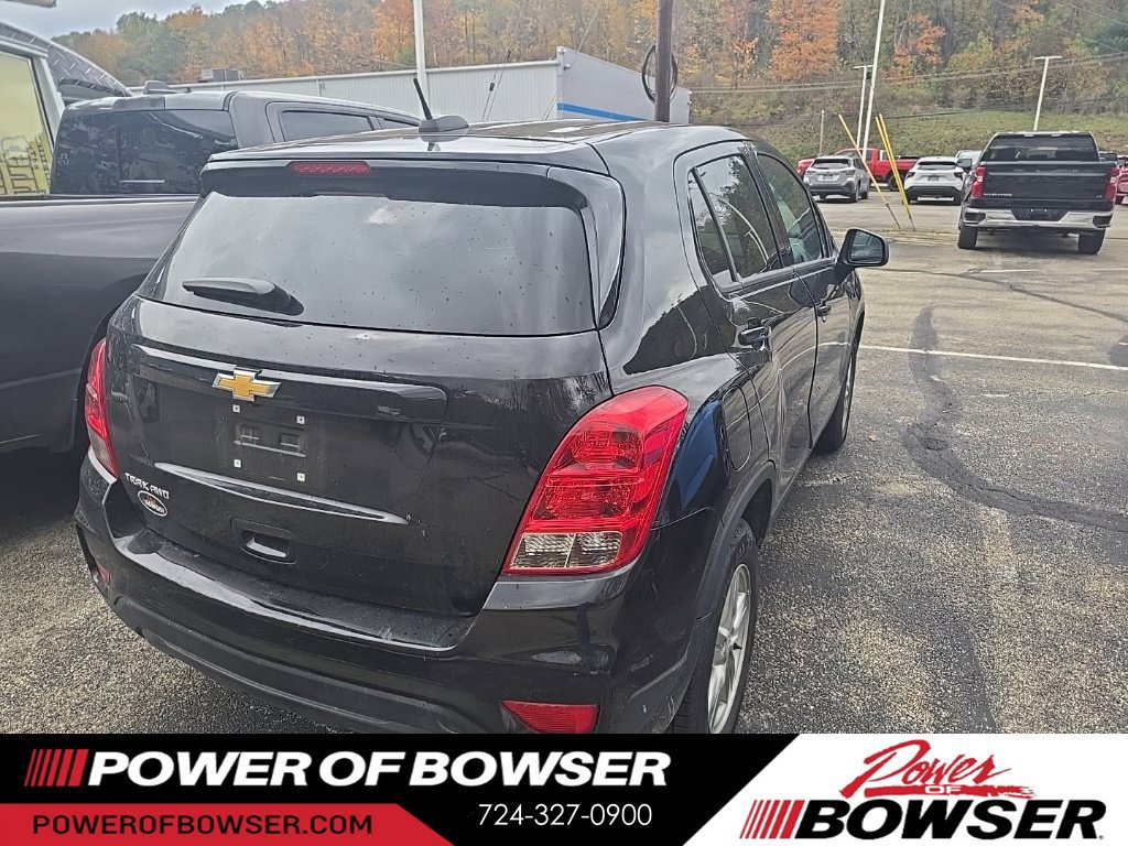 Used 2022 Chevrolet Trax LS w/ Tint and Cruise Package AWD/4WD image 4