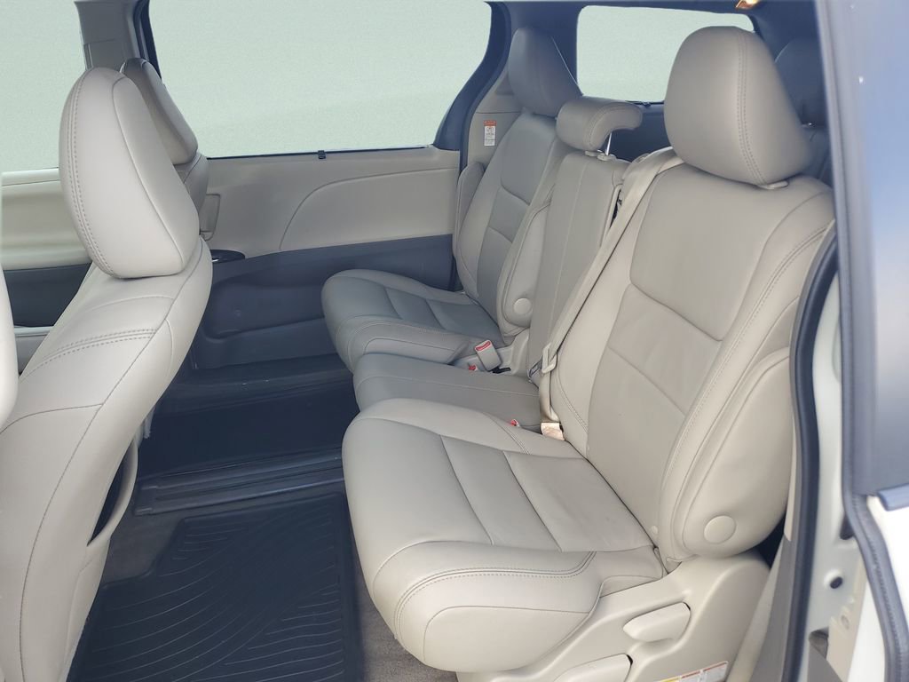 Used 2017 Toyota Sienna XLE w/ XLE Navigation Package FWD image 10