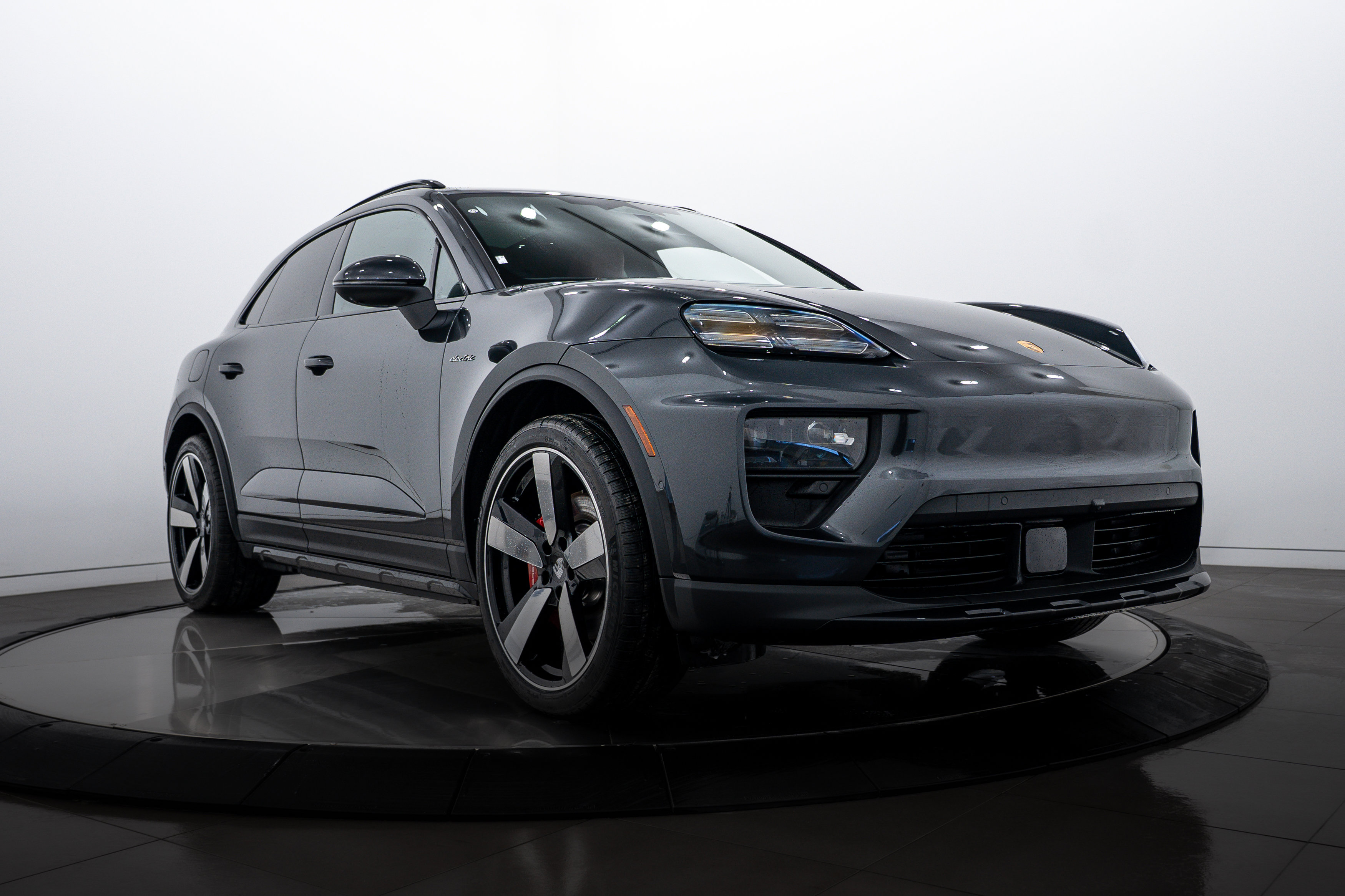 New 2025 Porsche Macan 4S Electric image 9