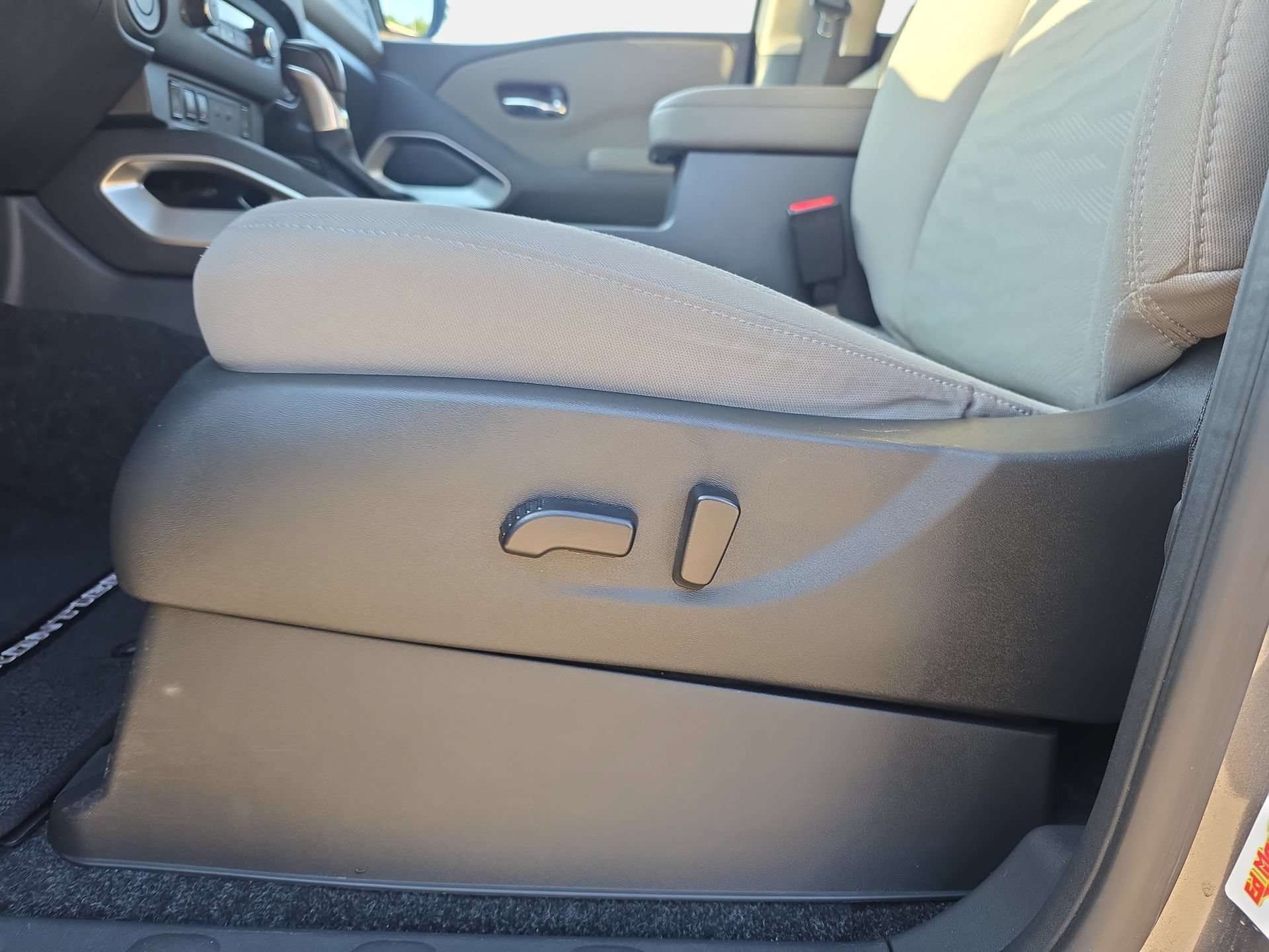 Used 2024 Nissan Frontier SV w/ Technology Package RWD image 28