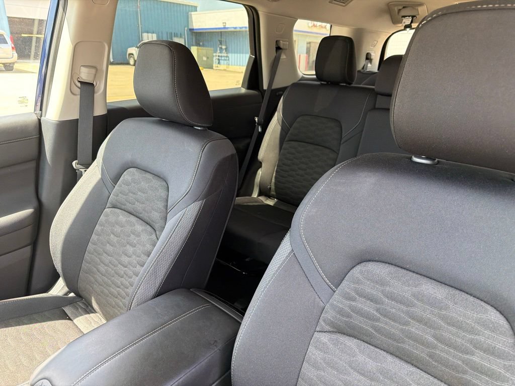 Used 2025 Nissan Pathfinder SV FWD image 4