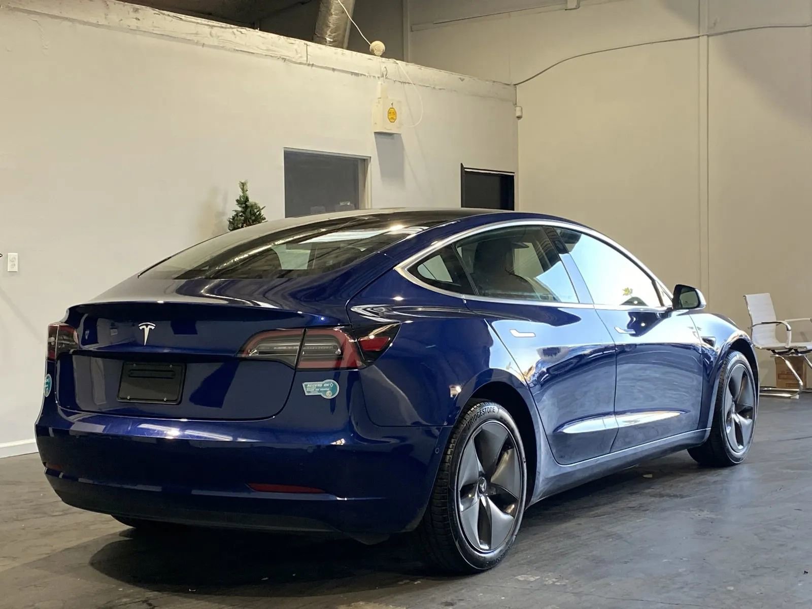 Used 2020 Tesla Model 3 Standard Range Plus image 4