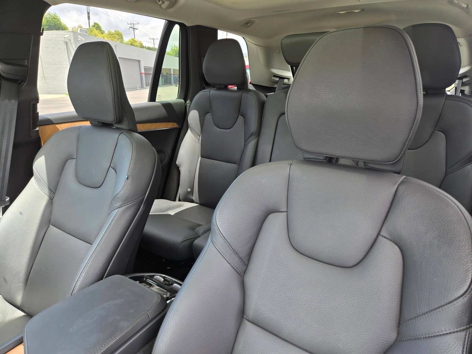 Certified 2025 Volvo XC90 B6 Plus AWD/4WD image 17