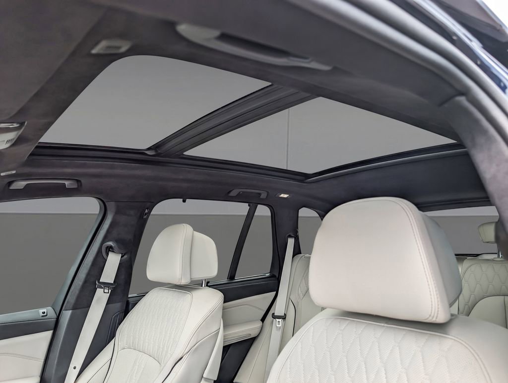 Used 2025 BMW X5 xDrive40i w/ Executive Package image 12