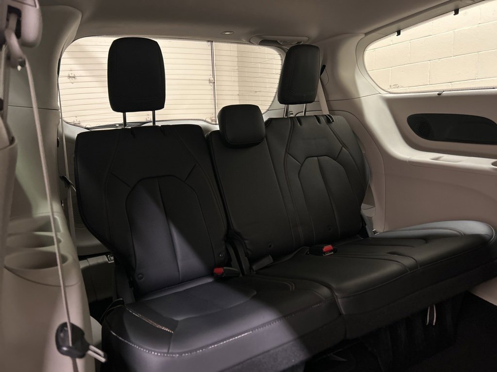 Used 2019 Chrysler Pacifica Touring-L Plus w/ Advanced Safetytec Group image 10