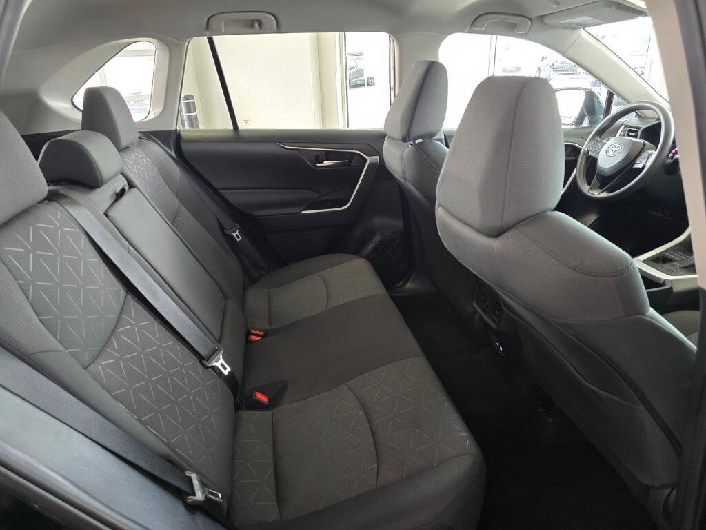 Certified 2024 Toyota RAV4 XLE AWD/4WD image 40