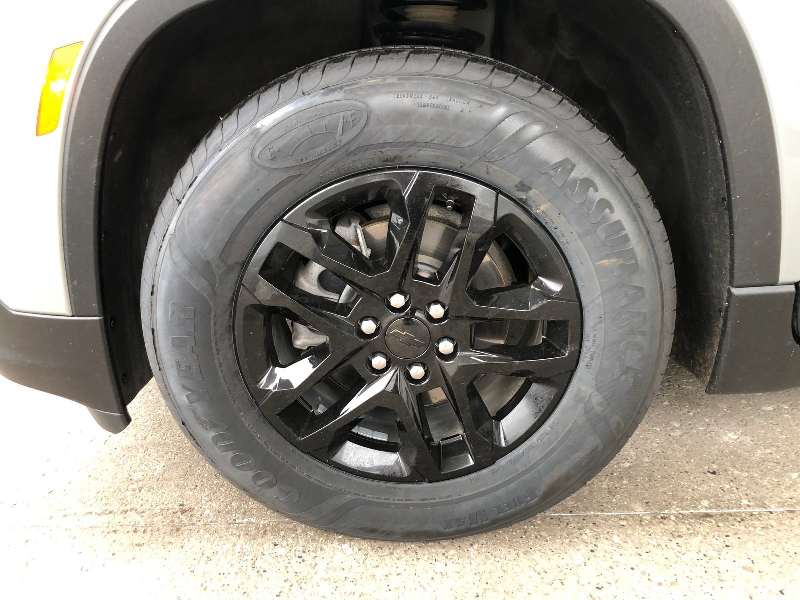 Used 2023 Chevrolet Traverse LS w/ Safety Package FWD image 4