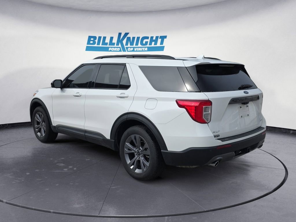 Used 2022 Ford Explorer XLT w/ Equipment Group 202A AWD/4WD image 3