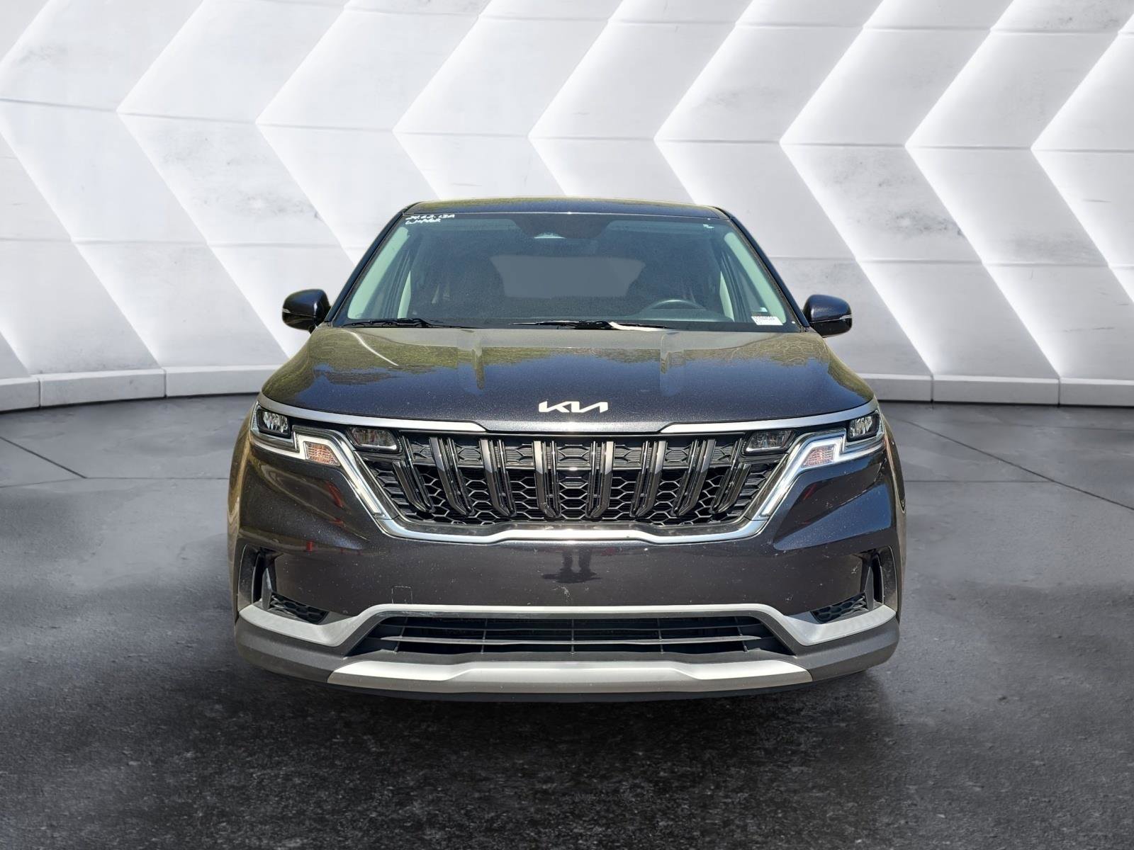 Used 2024 Kia Carnival LX image 8