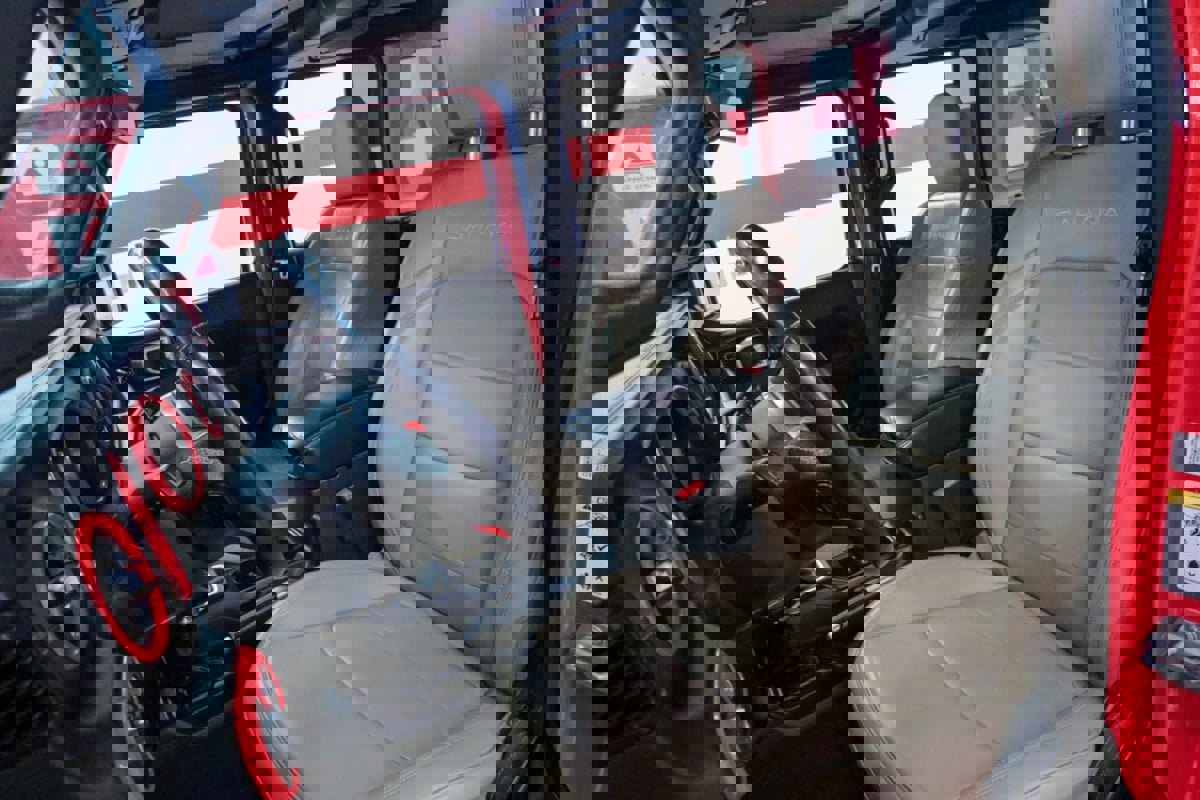 Used 2018 Jeep Wrangler Unlimited Sahara w/ Cold Weather Group image 13