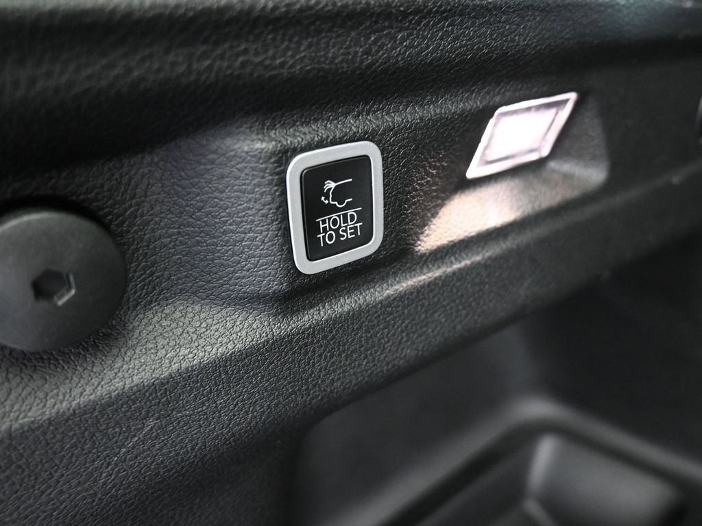 Used 2023 Jeep Grand Cherokee L Laredo w/ Luxury Tech Group I image 43