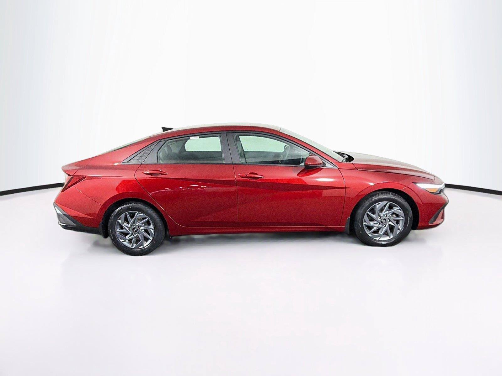 Used 2024 Hyundai Elantra SEL FWD image 12