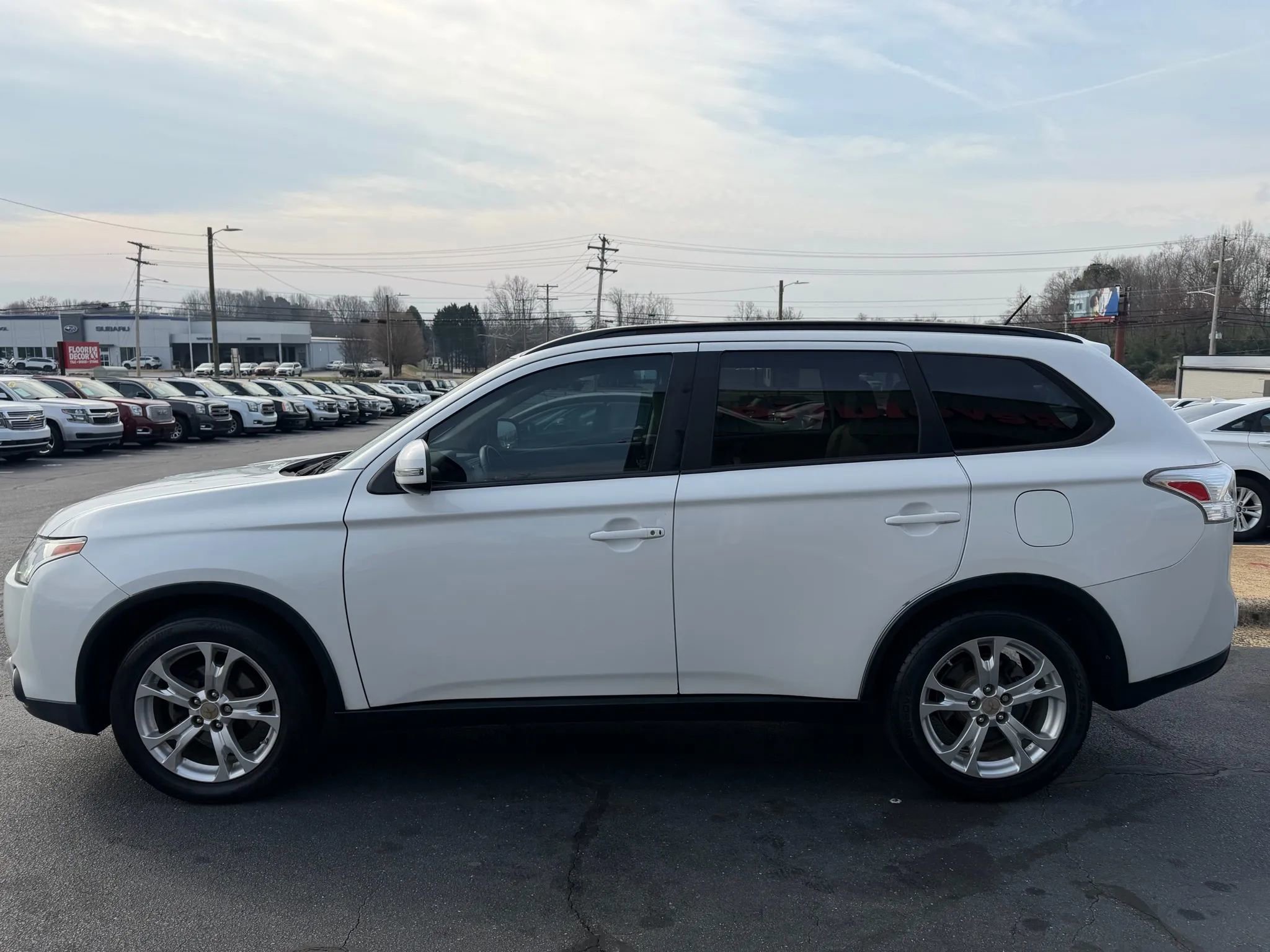 Used 2015 Mitsubishi Outlander SE image 4