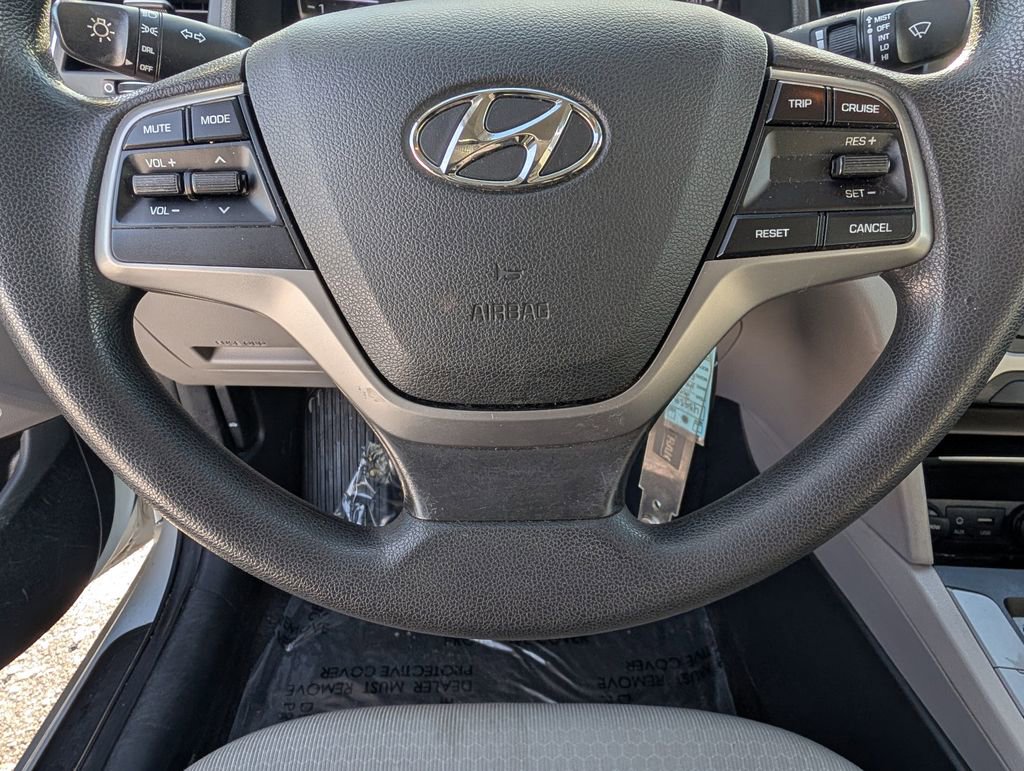 Used 2017 Hyundai Elantra SE image 25