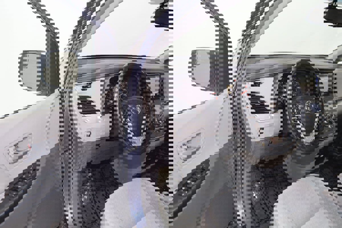 Used 2016 Toyota Sienna LE image 42
