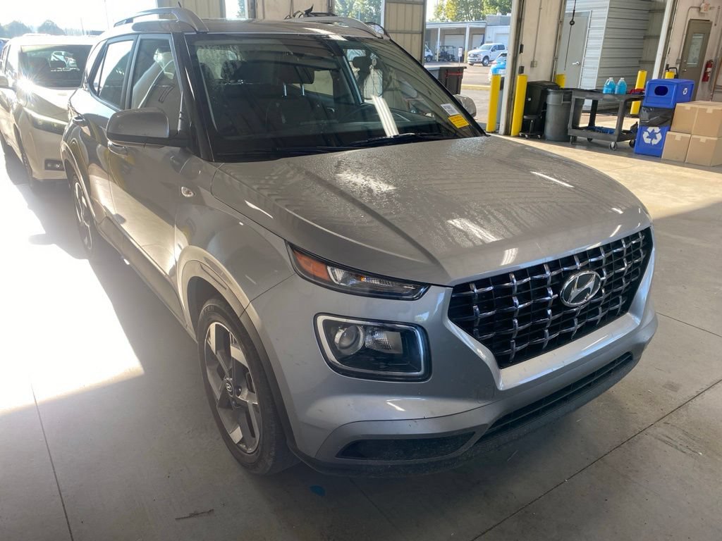 Used 2025 Hyundai Venue SEL FWD image 1
