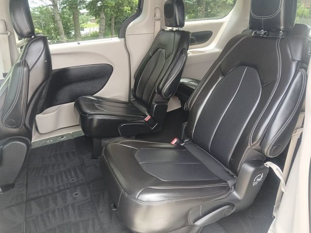 Used 2023 Chrysler Pacifica Touring-L FWD image 22