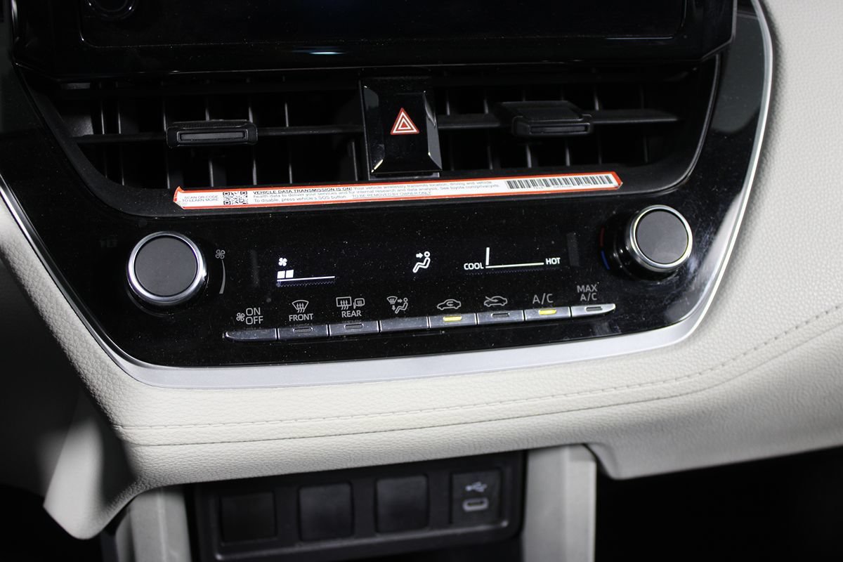 Used 2025 Toyota Corolla Cross L FWD image 15
