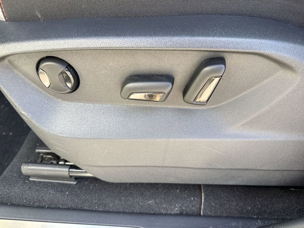 Certified 2025 Volkswagen Atlas Peak Edition SE image 3