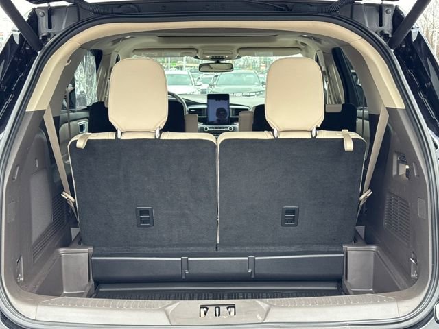 Used 2020 Ford Explorer Platinum w/ Premium Technology Package image 11