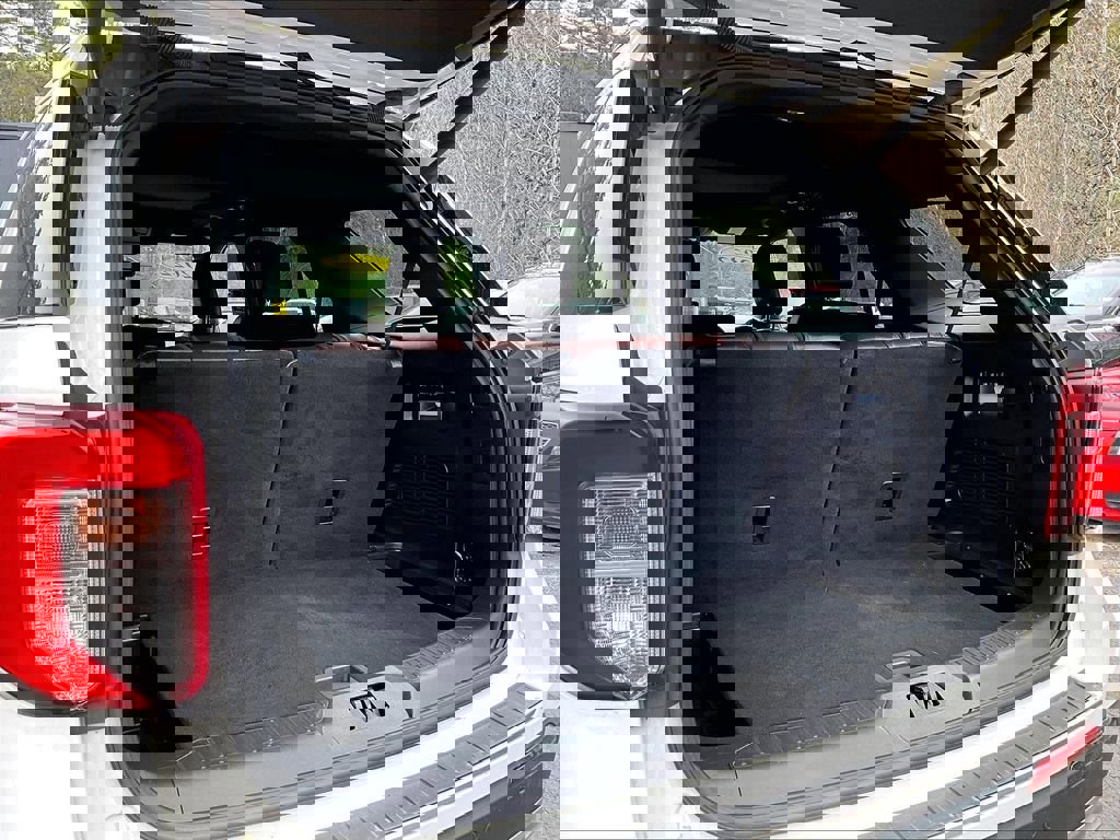 Used 2022 Ford Explorer Platinum w/ Equipment Group 601A AWD/4WD image 25