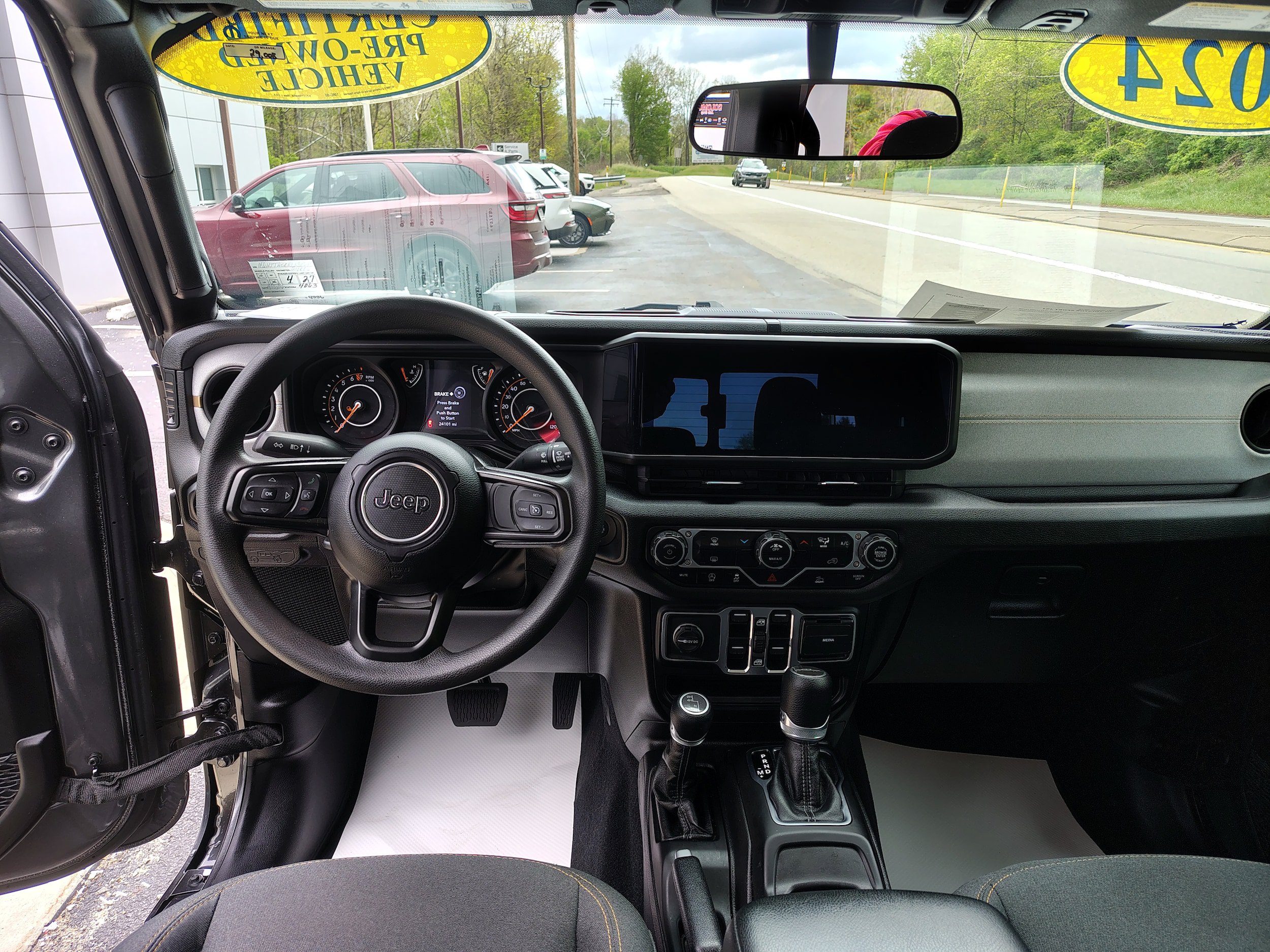 Used 2024 Jeep Gladiator Sport AWD/4WD image 19