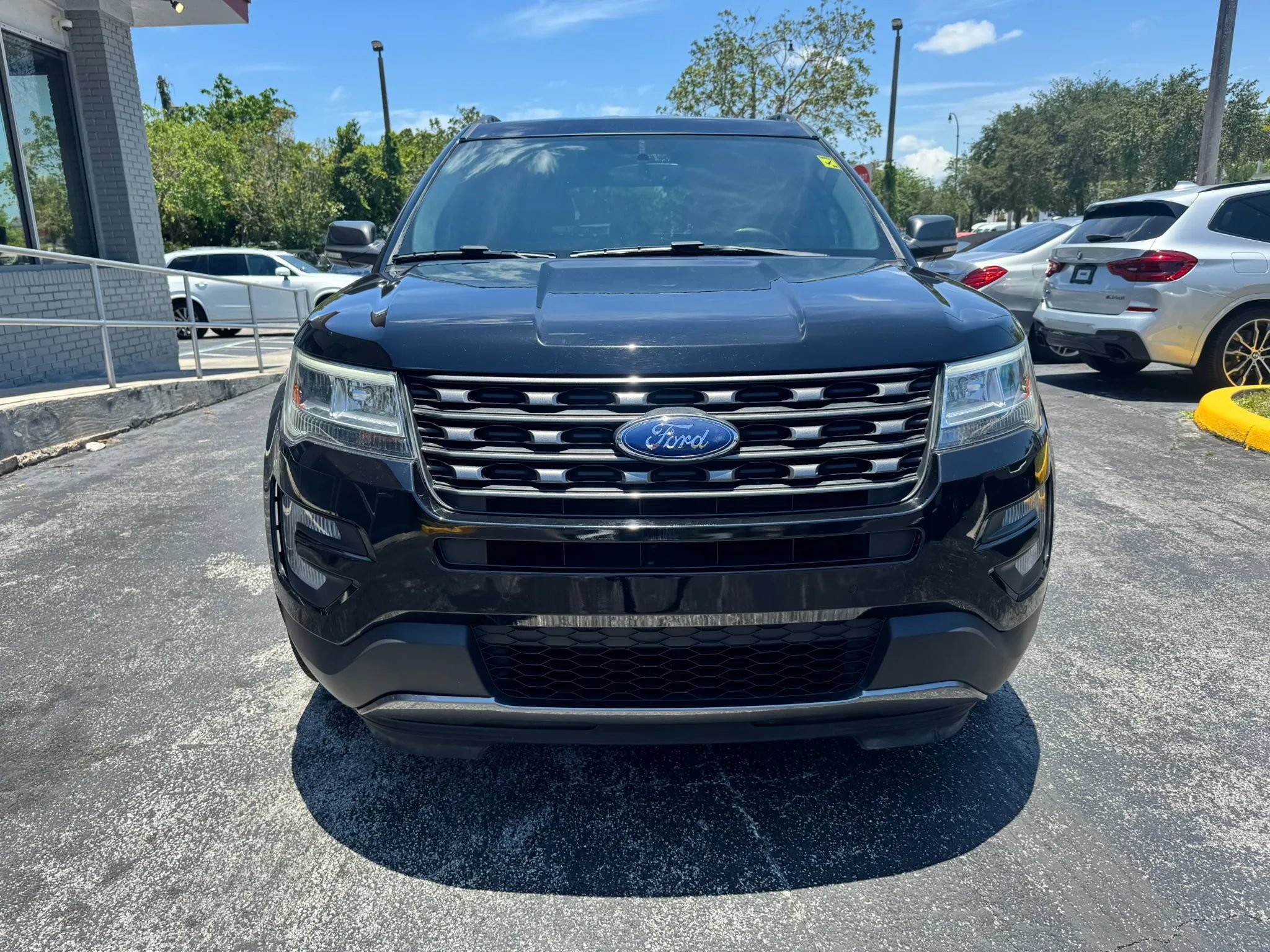 Used 2017 Ford Explorer XLT w/ Equipment Group 202A FWD image 3