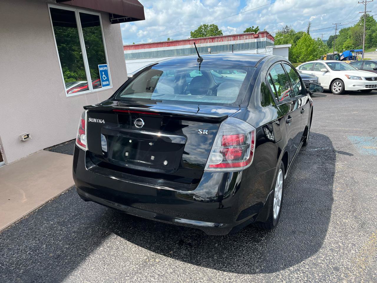 Used 2012 Nissan Sentra 2.0 SR w/ Moonroof Pkg FWD image 6