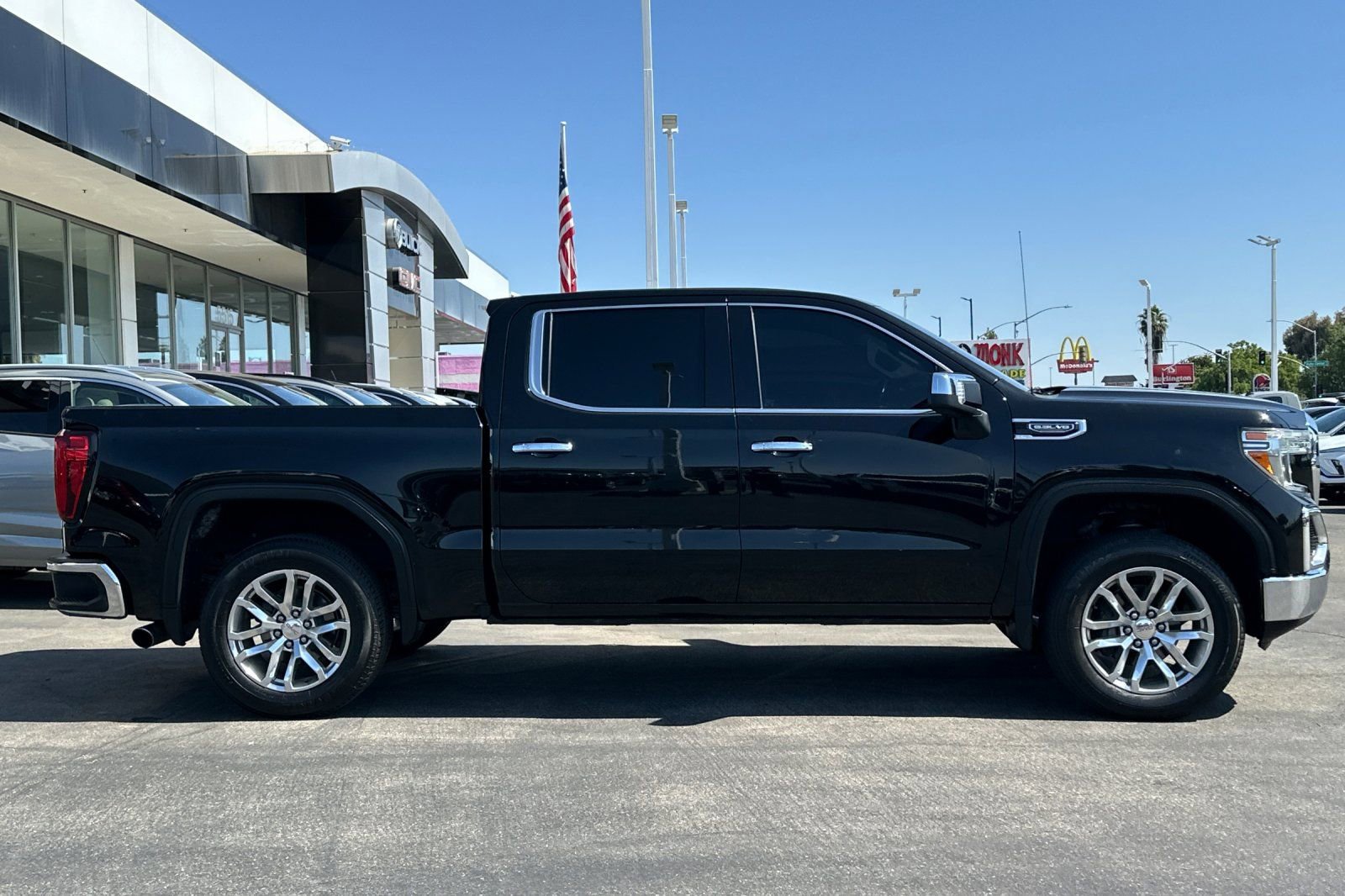 Used 2019 GMC Sierra 1500 SLT w/ SLT Premium Package image 3