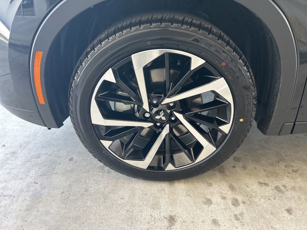 New 2025 Mitsubishi Outlander SEL image 16