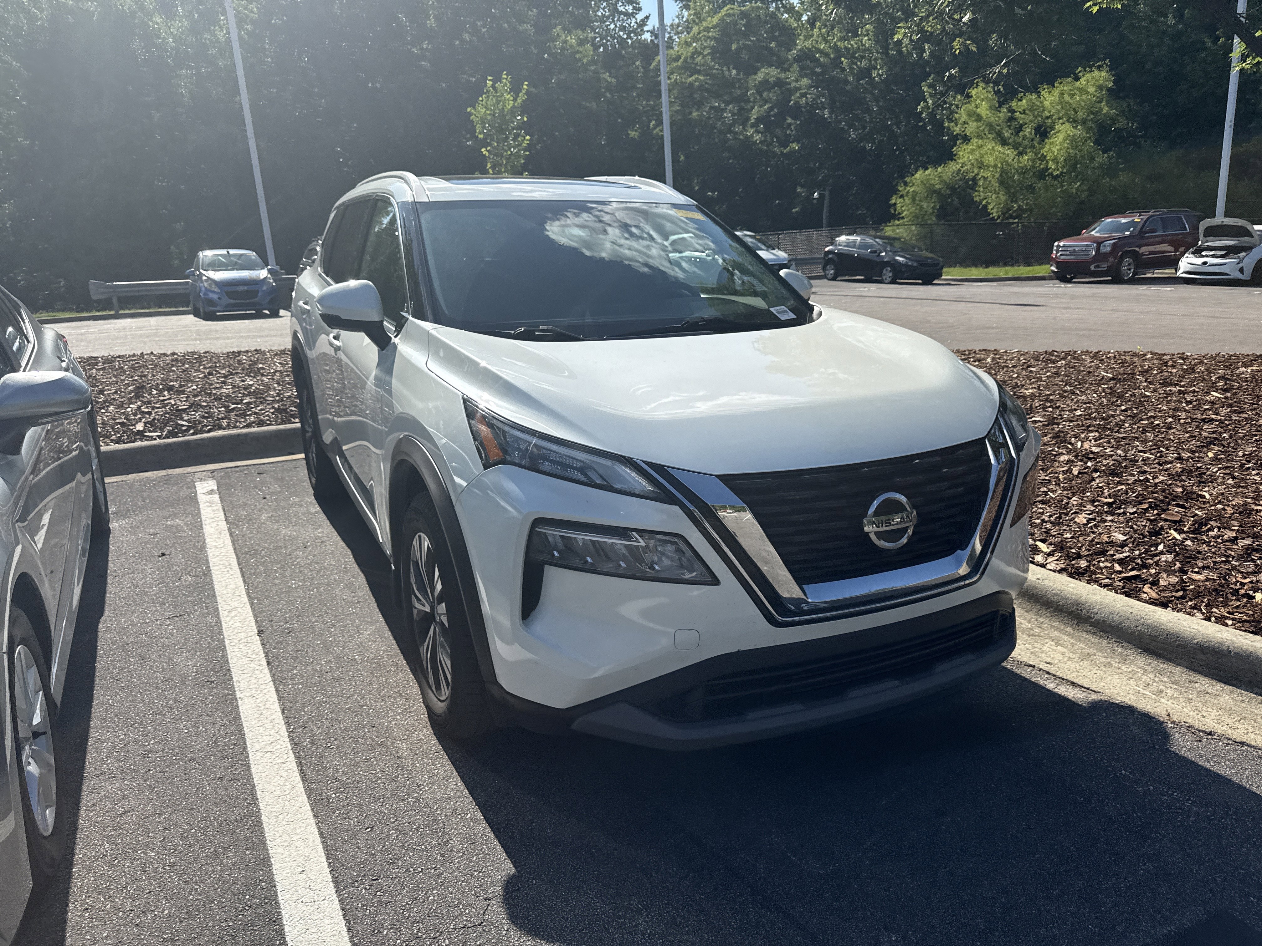 Used 2021 Nissan Rogue SV w/ Premium Package FWD image 3