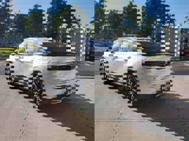 Used 2025 Toyota Crown XLE image 3