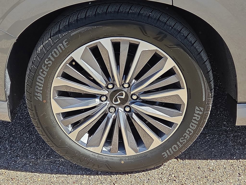 Used 2025 INFINITI QX80 Sensory image 11