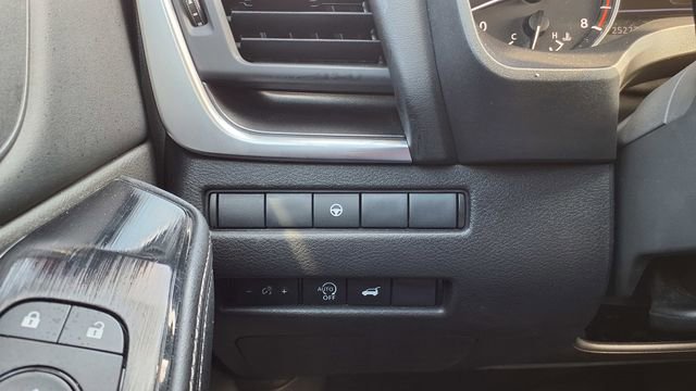 Used 2025 Nissan Rogue SV AWD/4WD image 30