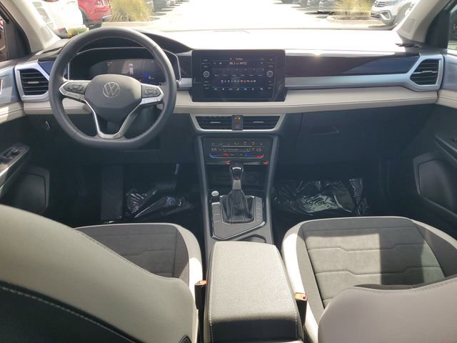 Used 2025 Volkswagen Taos SE w/ Panoramic Sunroof Package image 12
