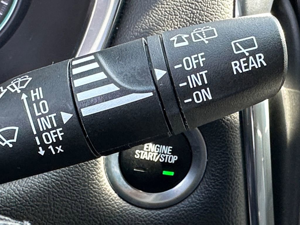 Used 2023 Chevrolet Traverse LT image 29