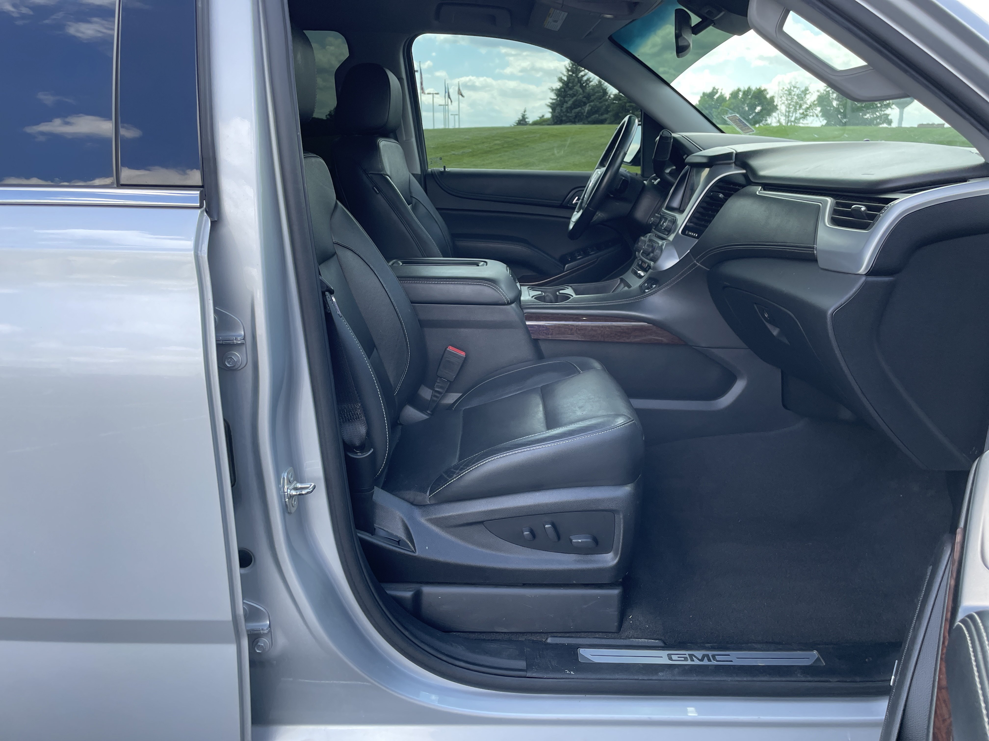Used 2020 GMC Yukon XL SLT RWD image 26