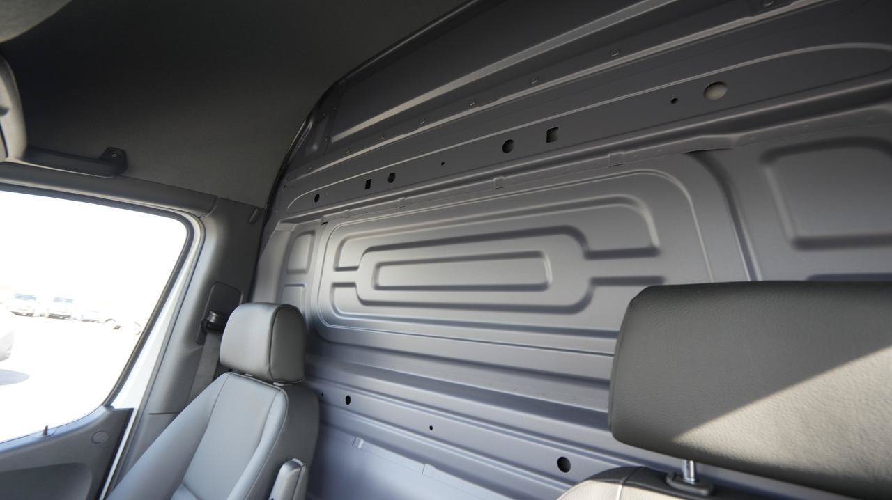 Used 2024 Mercedes-Benz Sprinter 2500 image 11