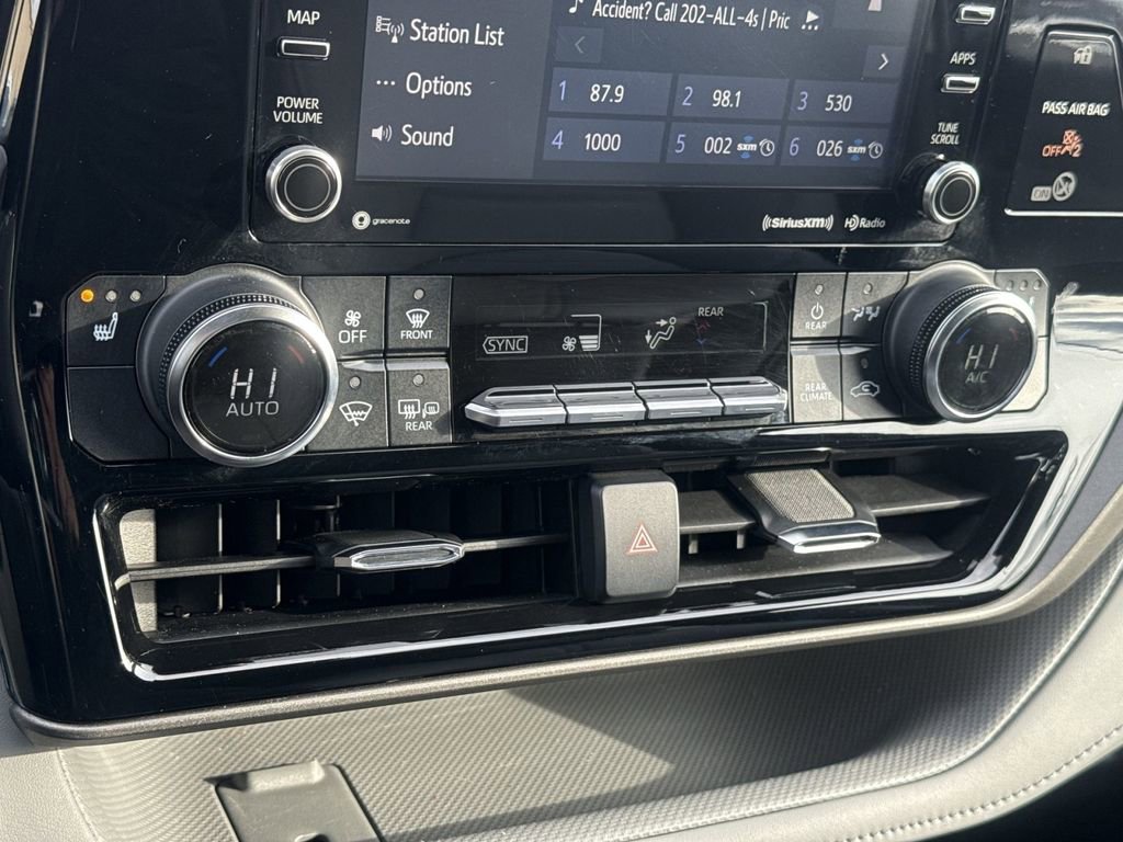 Used 2022 Toyota Highlander XLE image 19