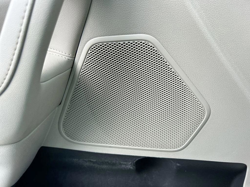 Used 2013 Lincoln MKX FWD image 23